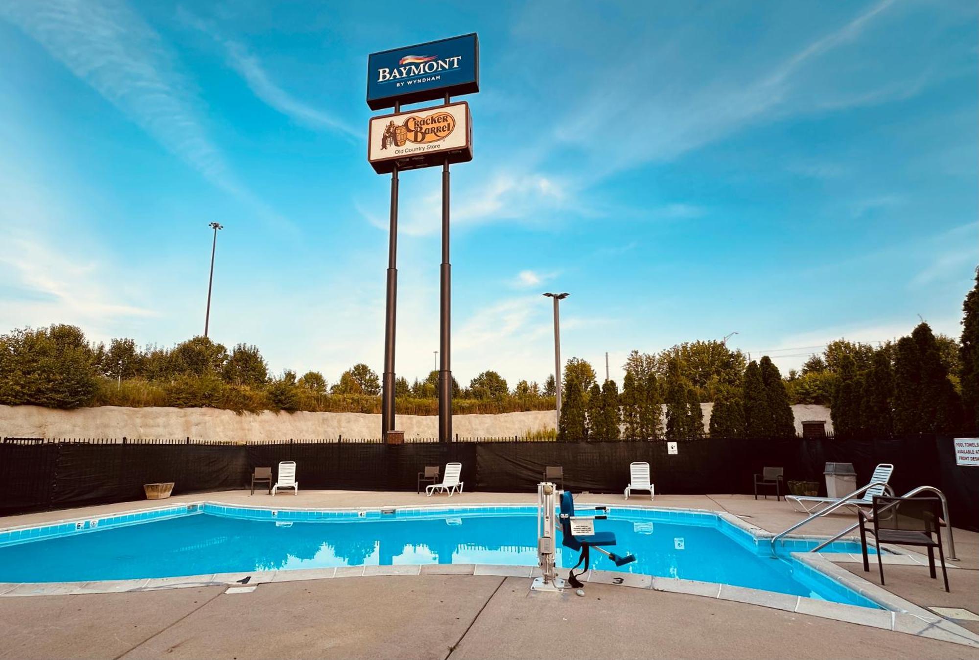 Отель Baymont By Wyndham Indianapolis South Экстерьер фото