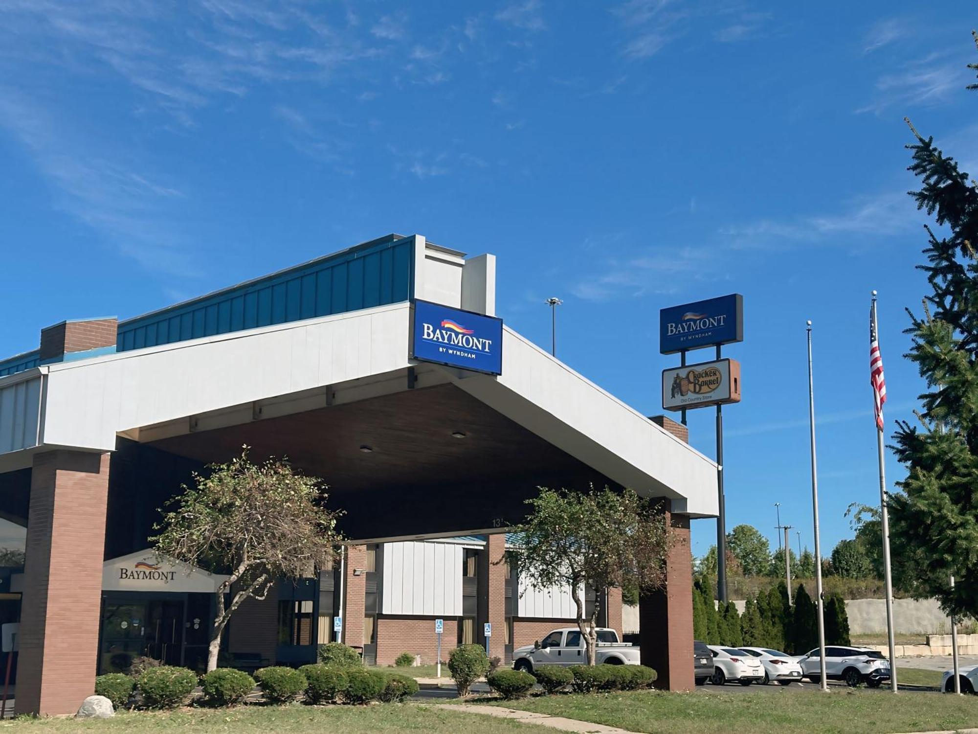 Отель Baymont By Wyndham Indianapolis South Экстерьер фото