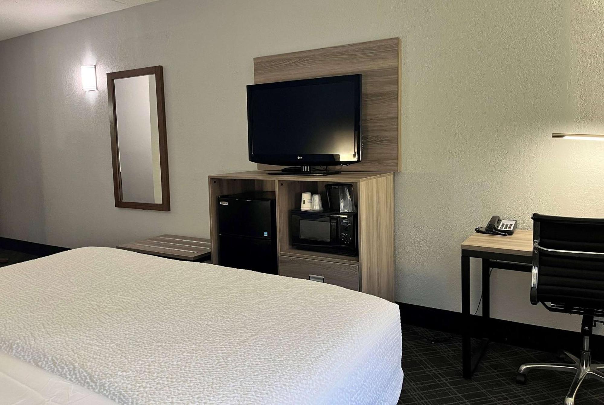 Отель Baymont By Wyndham Indianapolis South Экстерьер фото