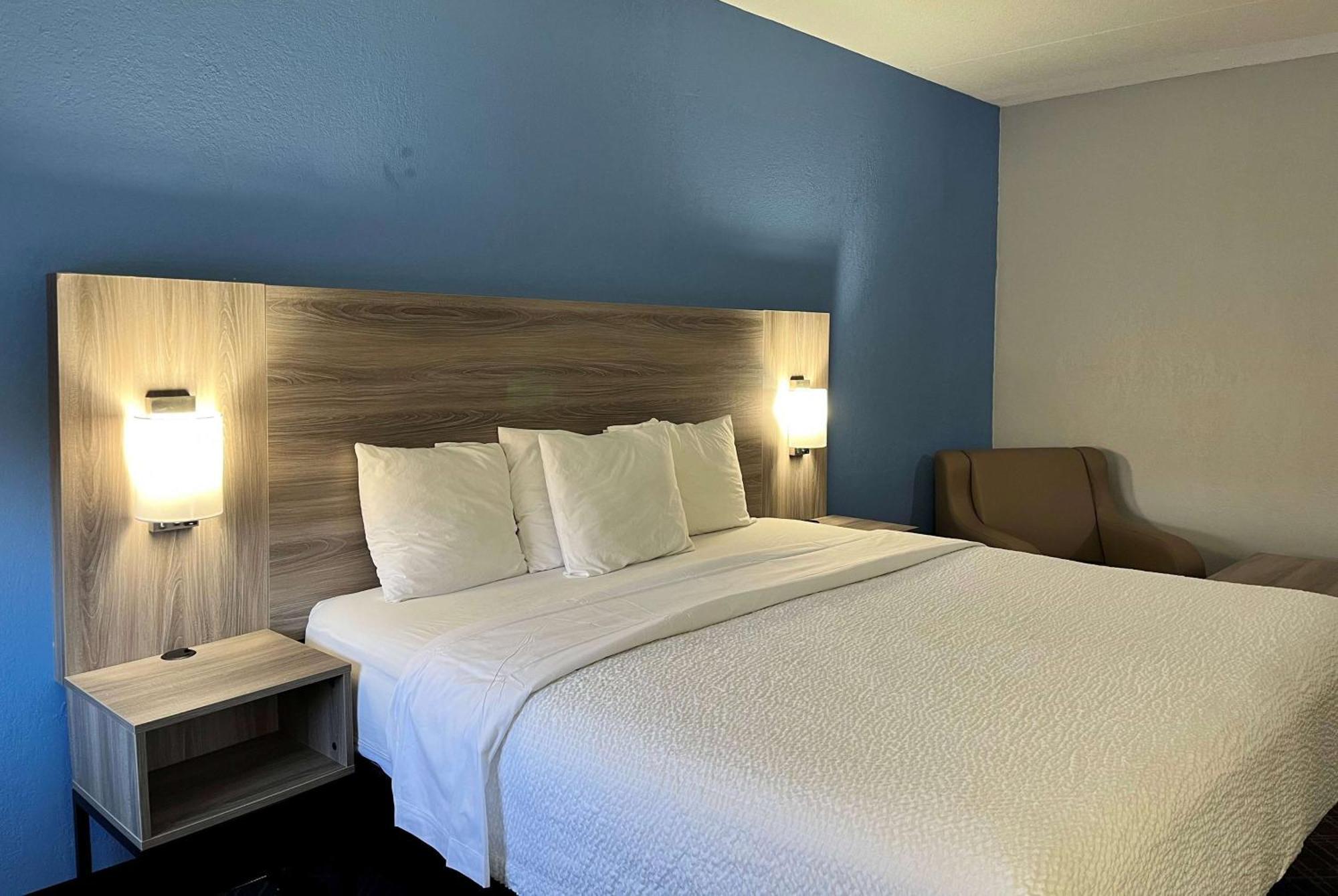 Отель Baymont By Wyndham Indianapolis South Экстерьер фото
