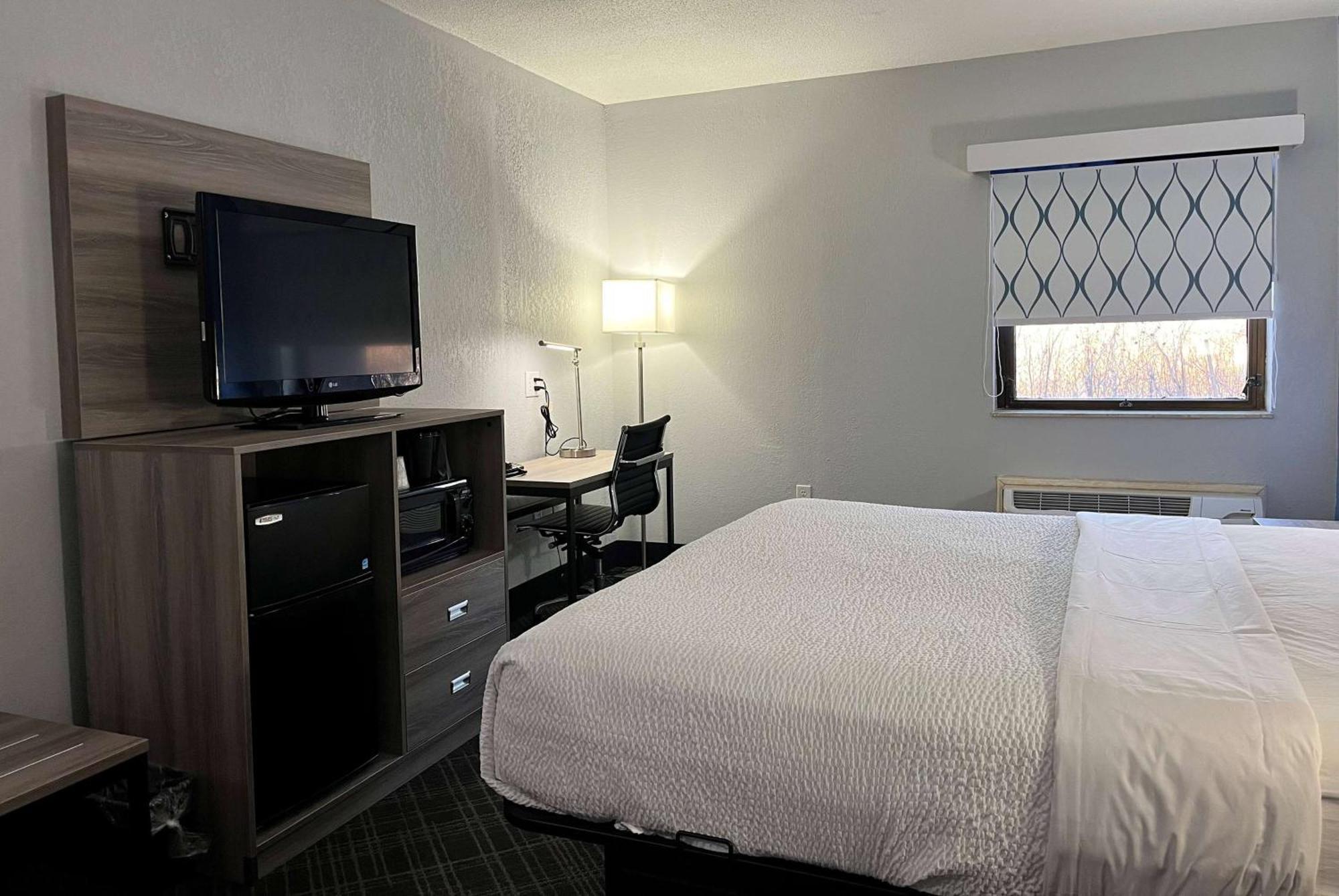 Отель Baymont By Wyndham Indianapolis South Экстерьер фото
