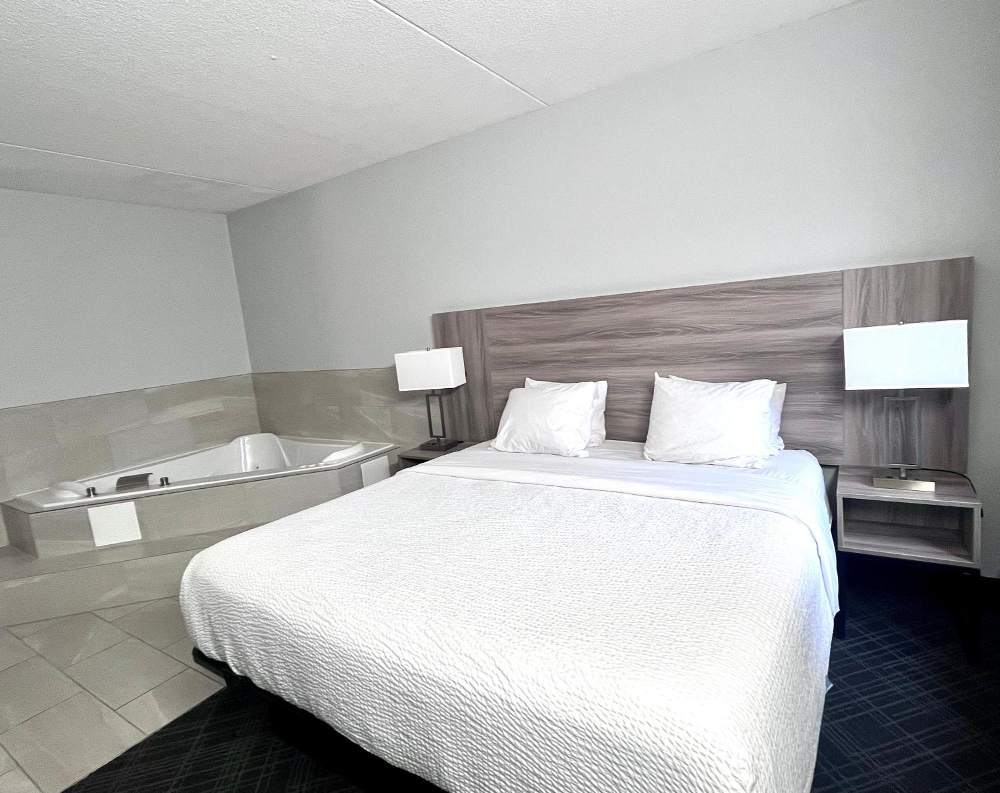 Отель Baymont By Wyndham Indianapolis South Экстерьер фото