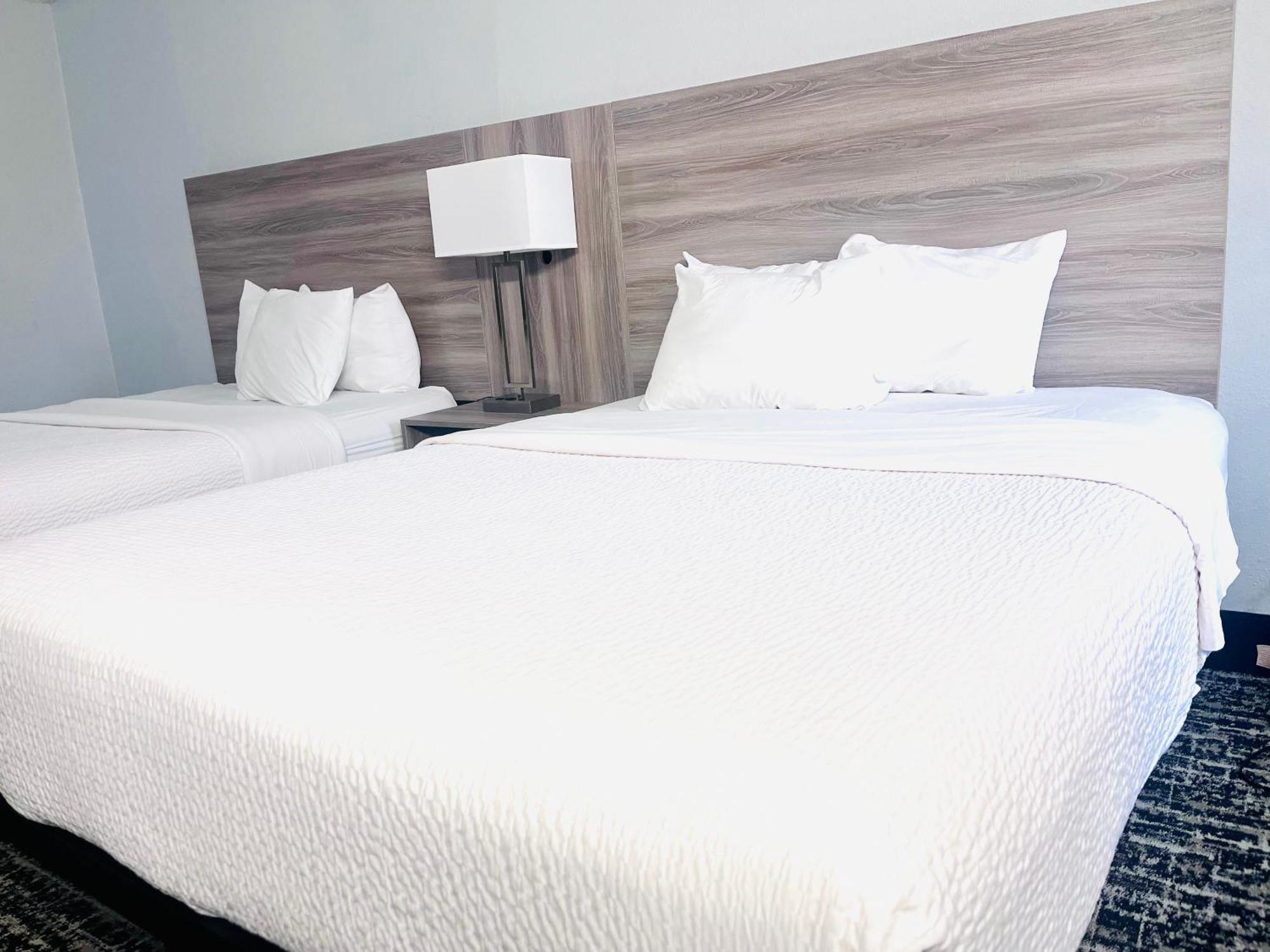 Отель Baymont By Wyndham Indianapolis South Экстерьер фото