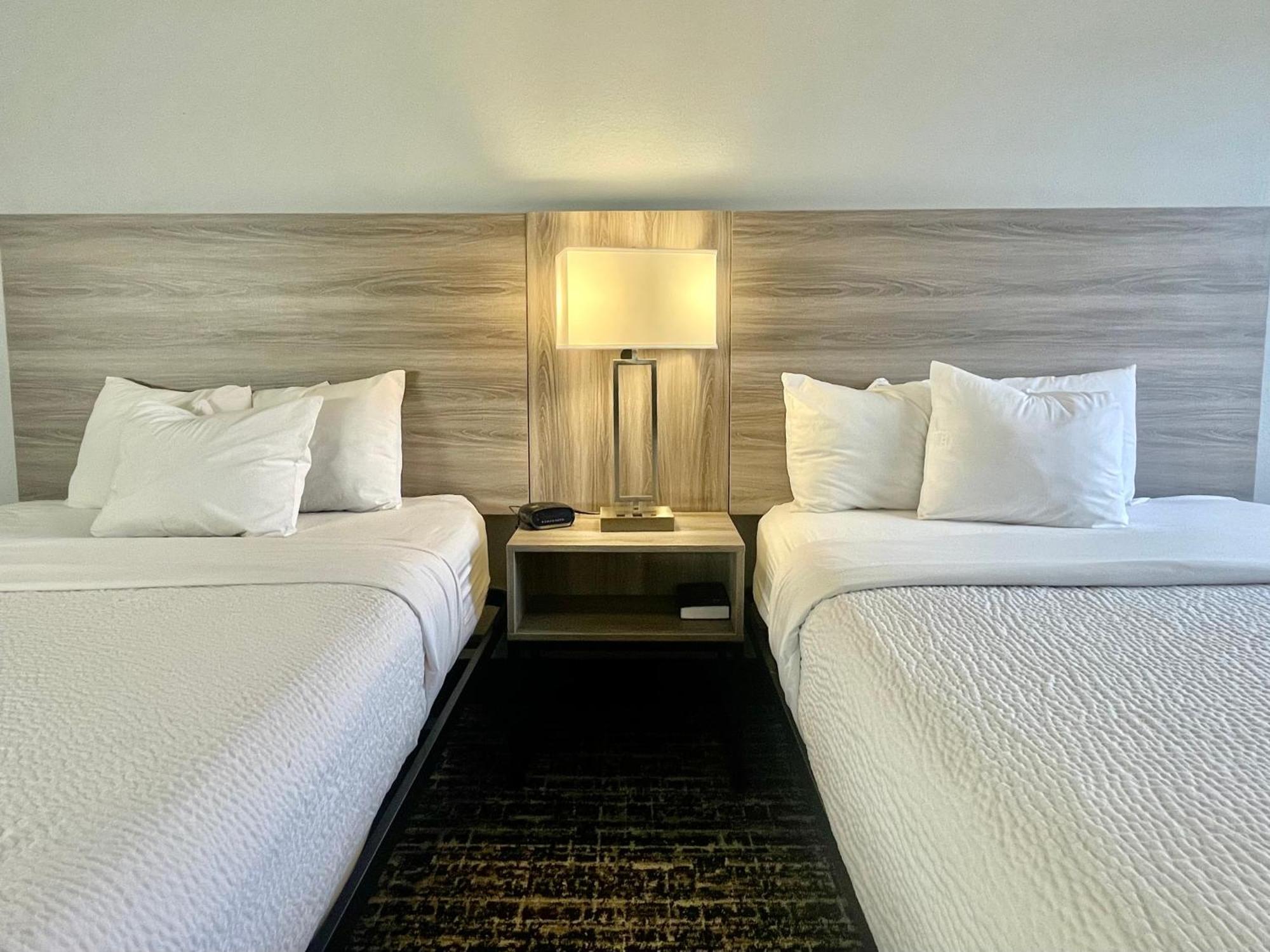 Отель Baymont By Wyndham Indianapolis South Экстерьер фото