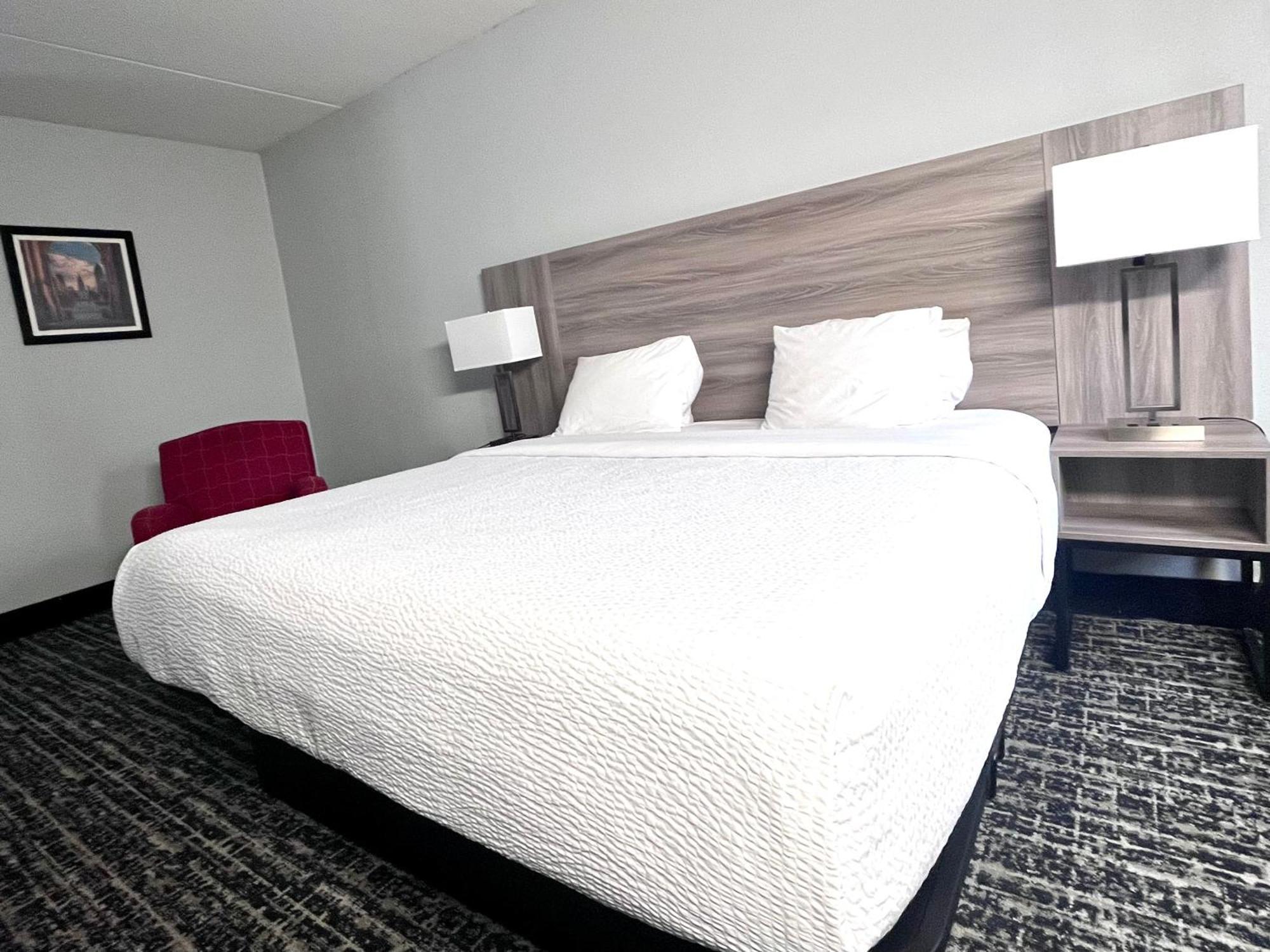 Отель Baymont By Wyndham Indianapolis South Экстерьер фото